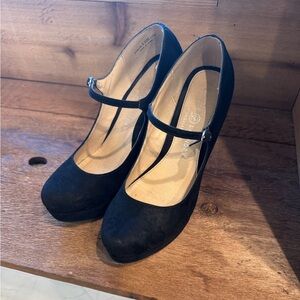 Black Chinese Laundry mary Jane heels